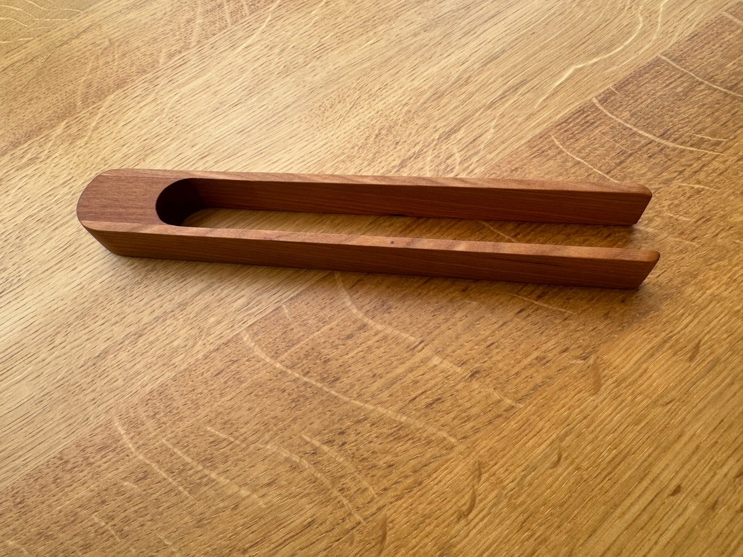 Tongs